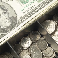 SOUTH DAKOTA STATE ECONOMIST SAYS FARM ECONOMY HAS HELD BACK SALES TAX REVENUES