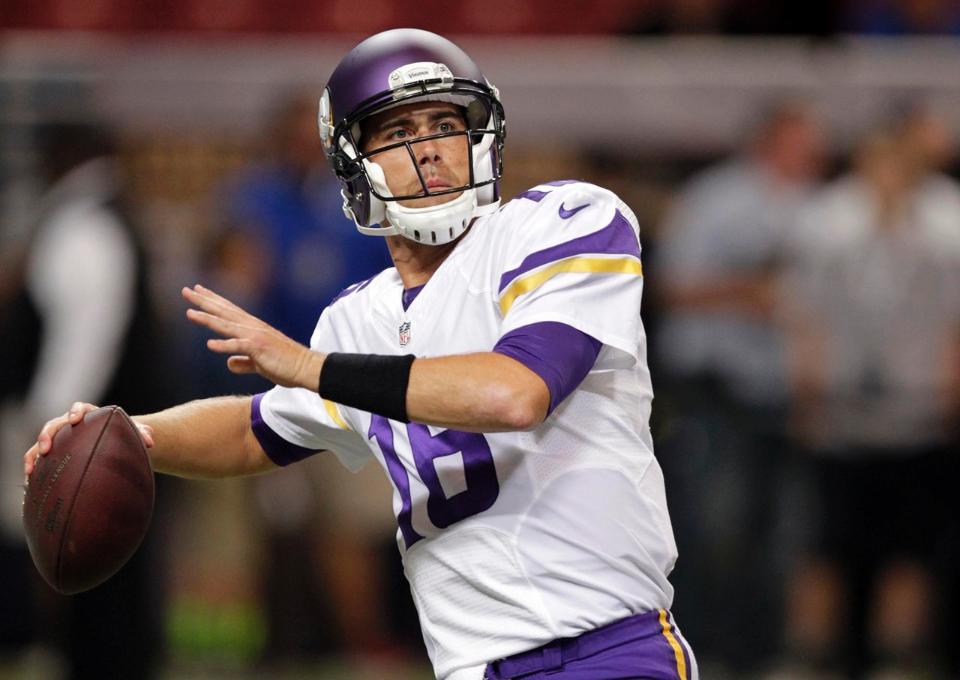 Buddies Meet In Viking-Pats Game Buddies Meet In Viking-Pats Game