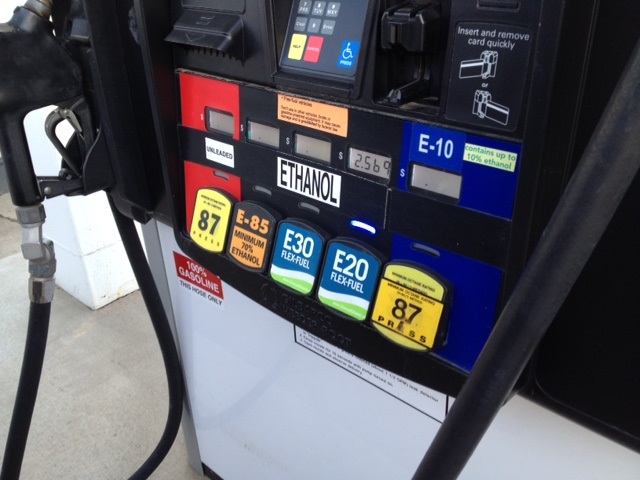 Grassley Offers Bill to Support Year Round E15