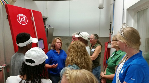 Consumers Tour Feedlot And Robotic Dairy On Farms After 5 Tour Consumers Tour Feedlot And Robotic Dairy On Farms After 5 Tour