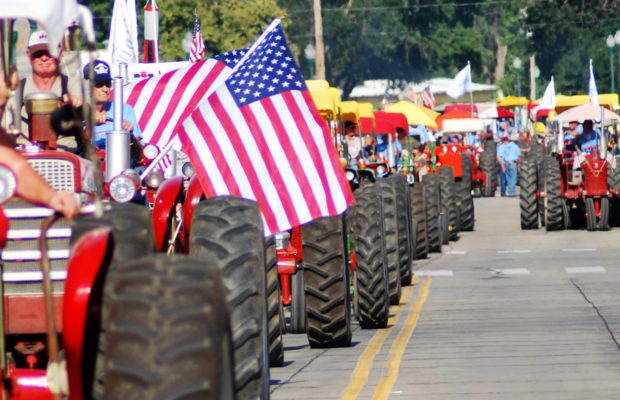 WNAX & Tri-State Old Iron Tractor Ride