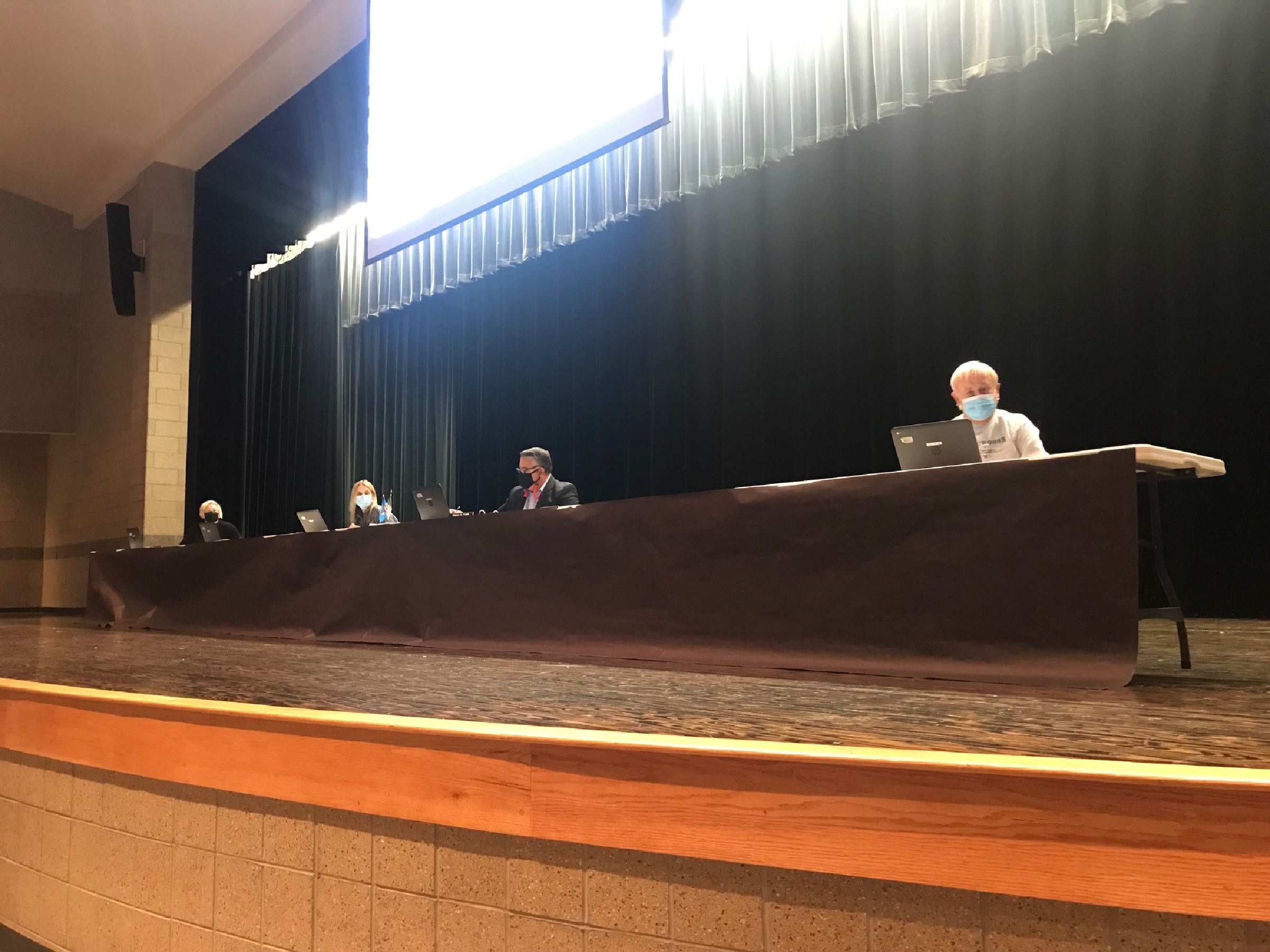 Parents Present Face Mask Petition to the Yankton School Board