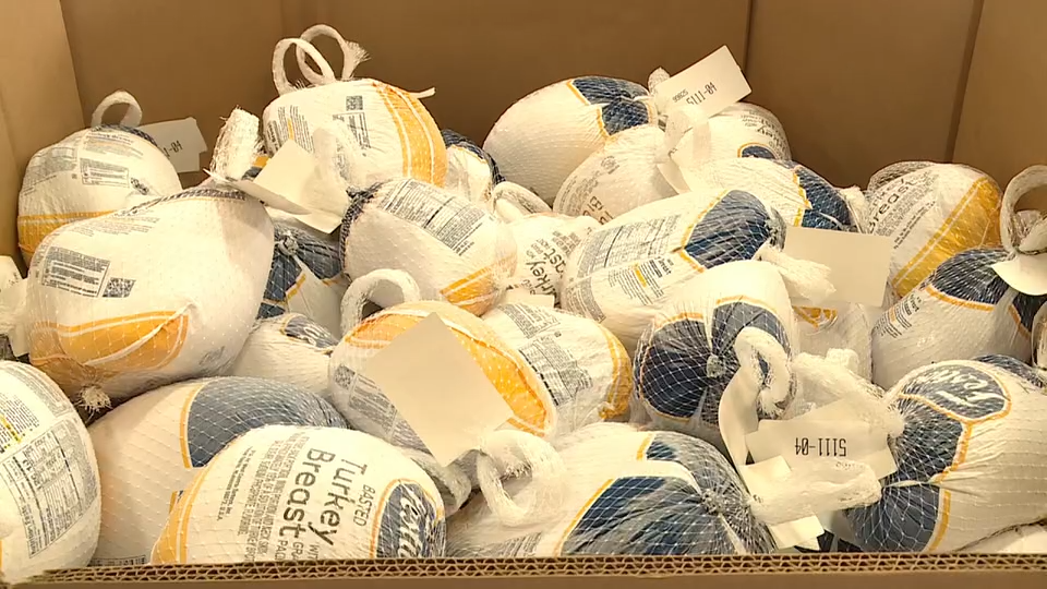 FEEDING SOUTH DAKOTA DISTRIBUTES THANSGIVING MEALS