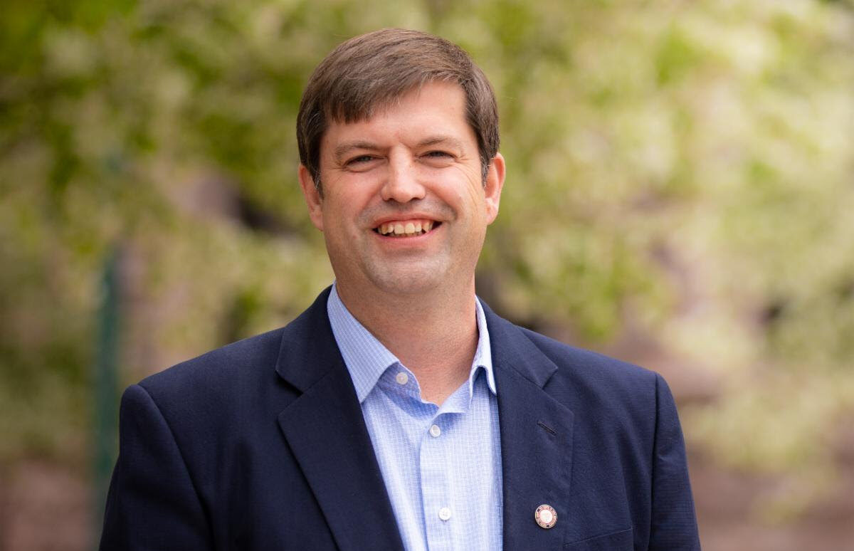 LEADER OF SOUTH DAKOTA DEMOCRATIC PARTY ANNOUNCES RUN FOR GOVERNOR